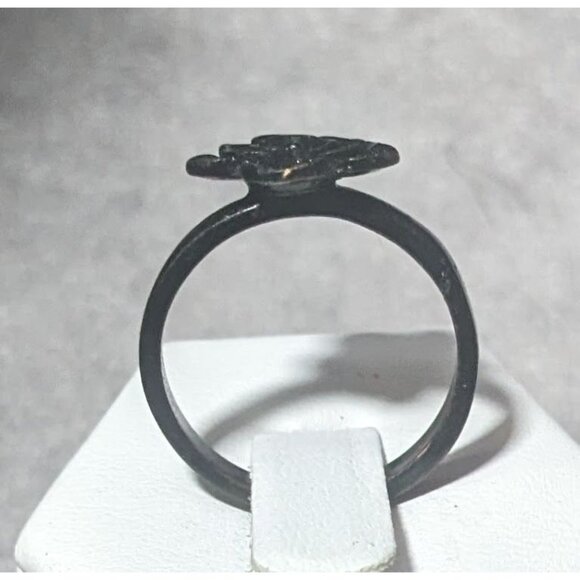 Gothic Casual Black Floral Fashion Ring Size 8 1/2 - Picture 3 of 11